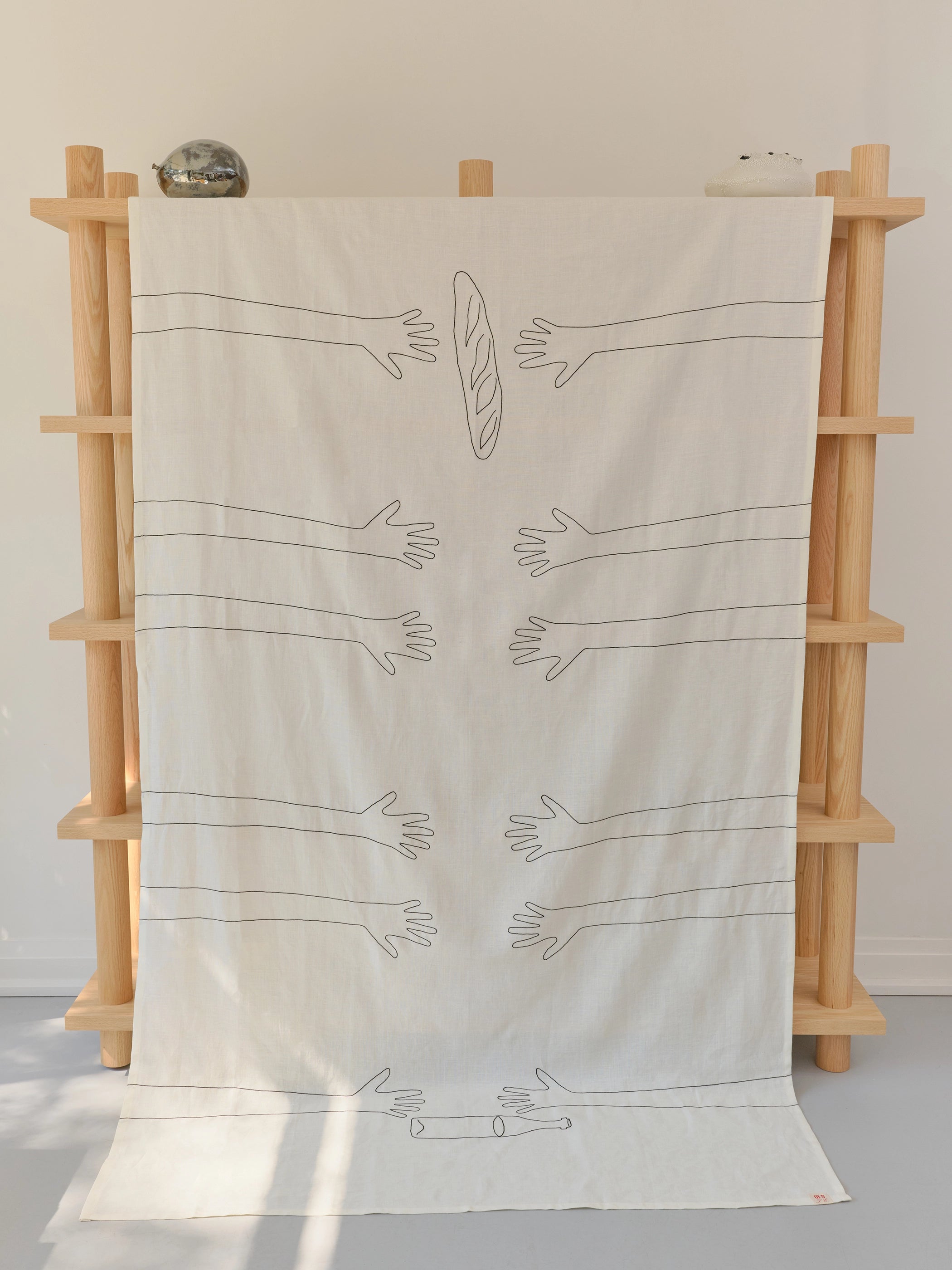 Mains sur la Table Tablecloth for 6