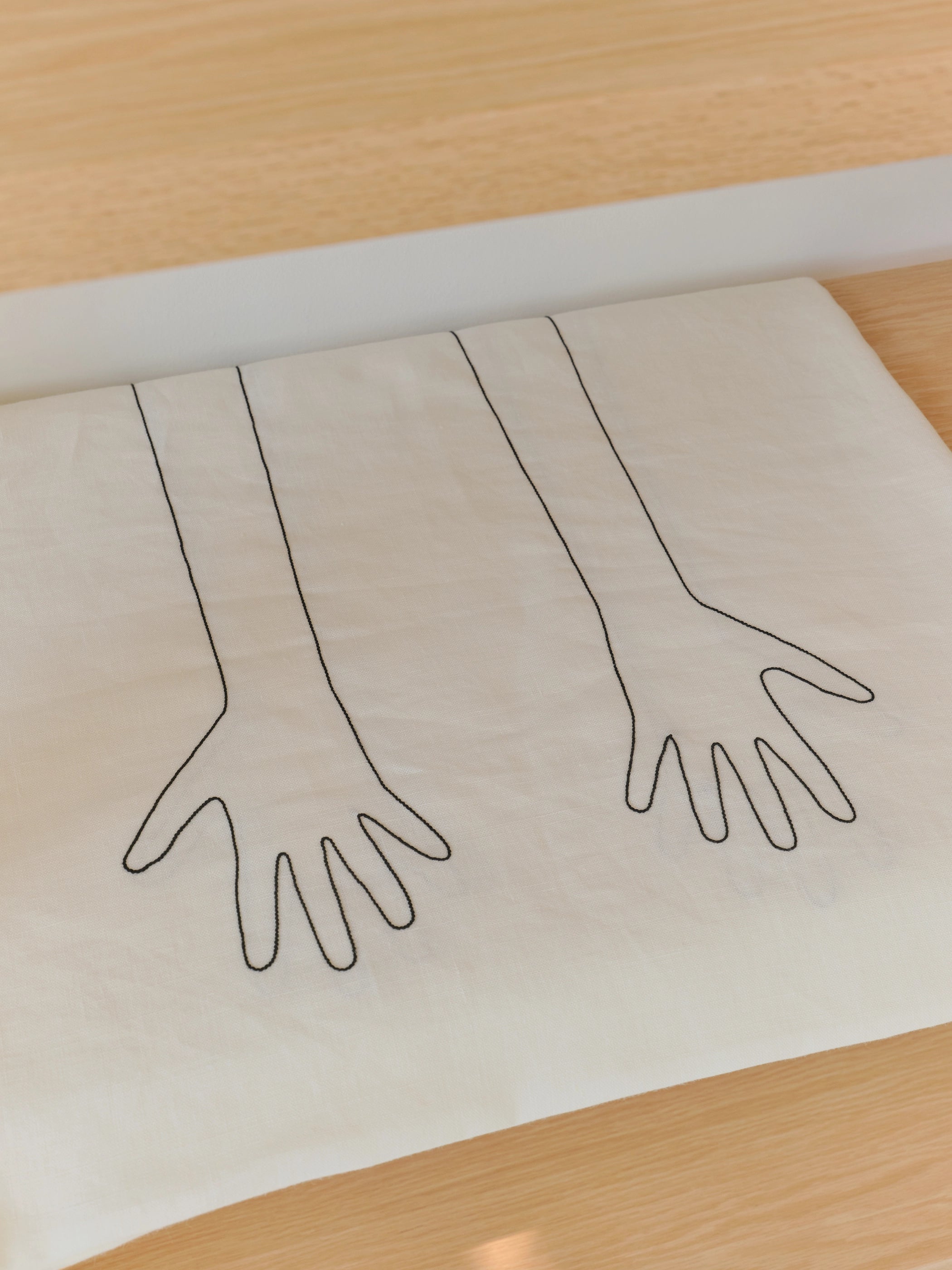 Mains sur la Table Tablecloth for 6