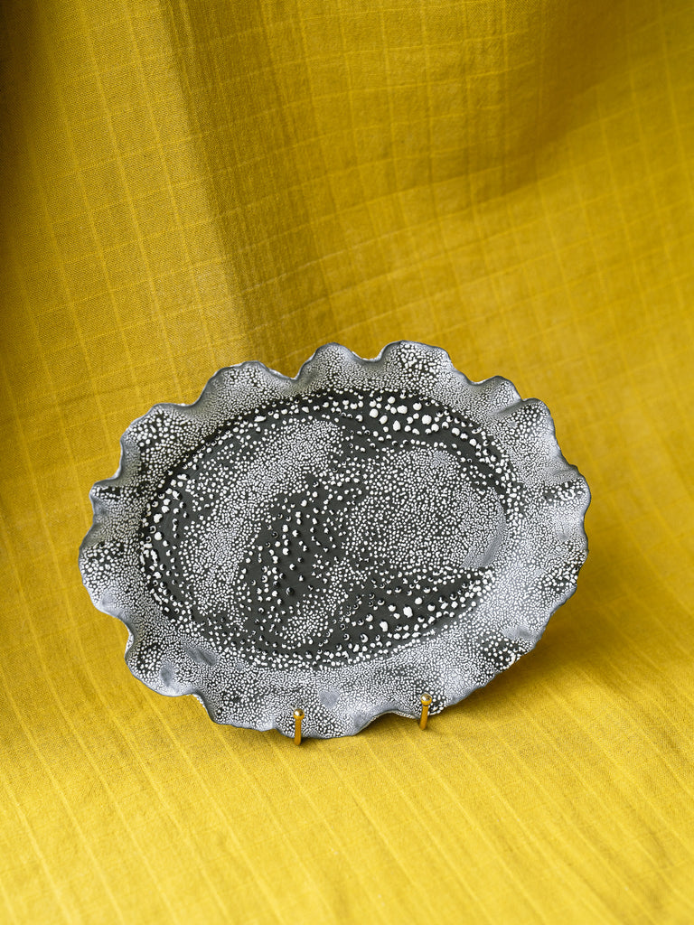 Ruffle Serving Tray (Black/White Lichen)