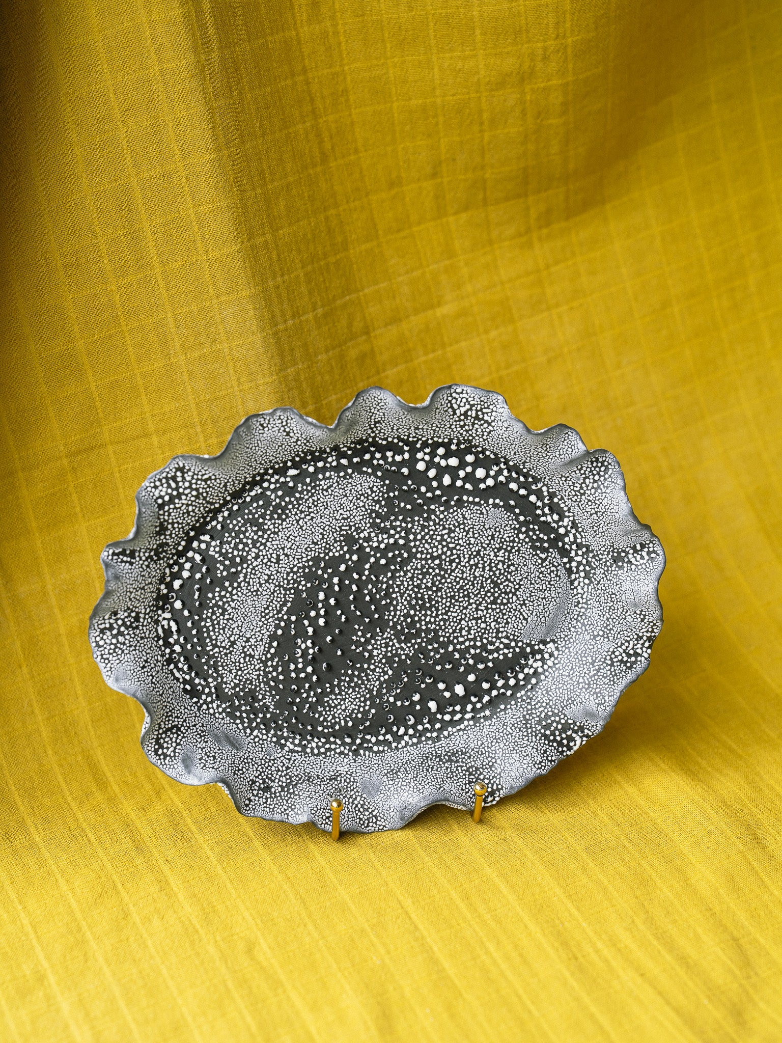 Ruffle Serving Tray (Black/White Lichen)