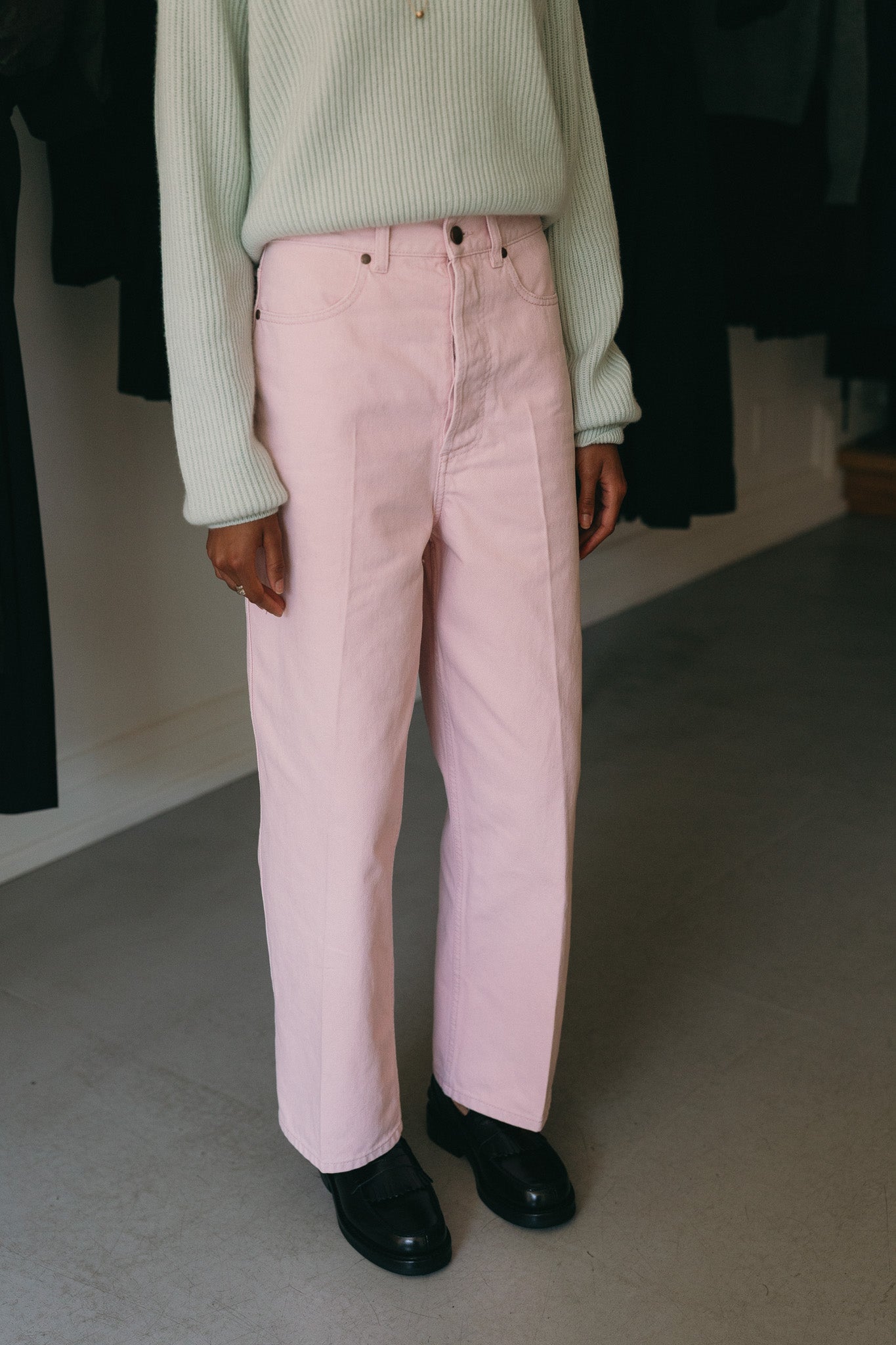 High-Waisted Jeans (Sakura)