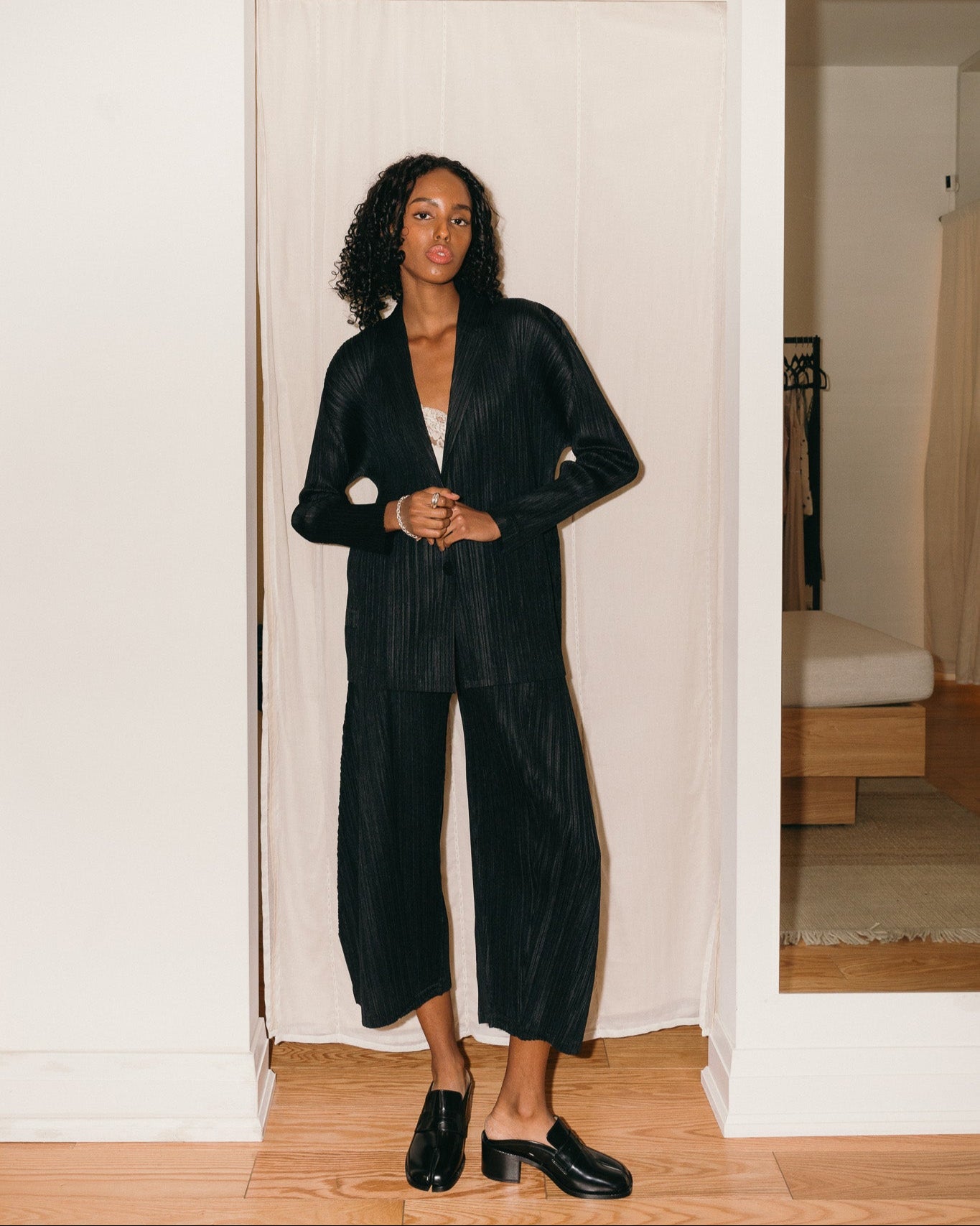 Pleated Blazer (Black)