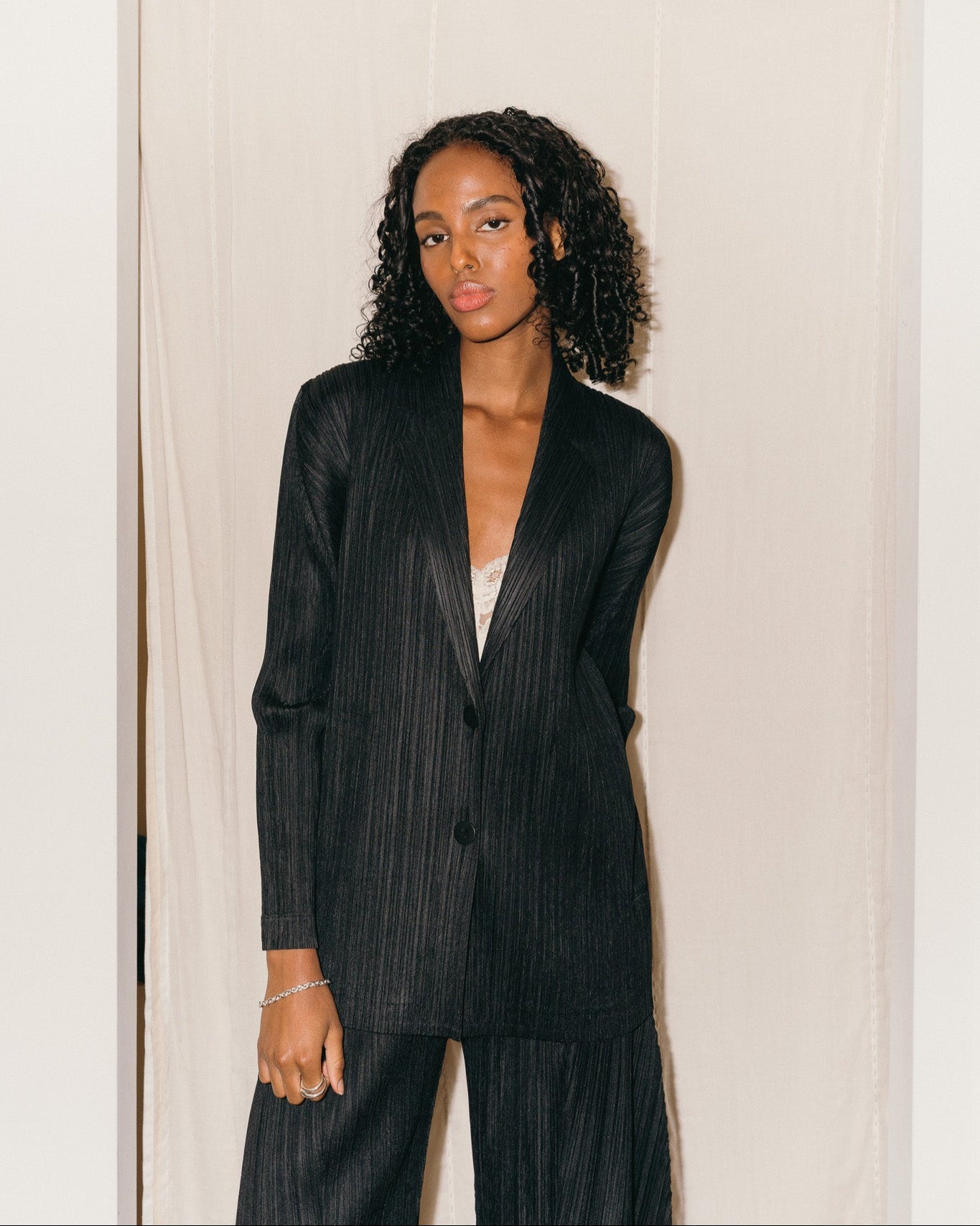 Pleated Blazer (Black)
