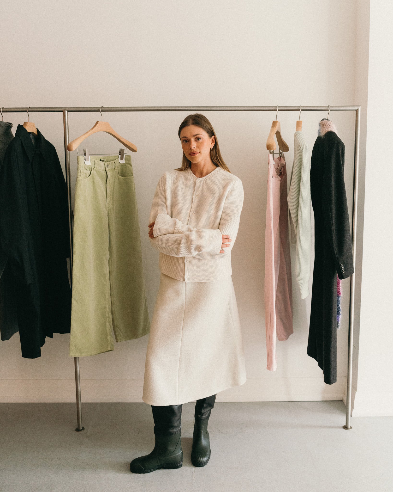 Walker Mid Skirt (White)