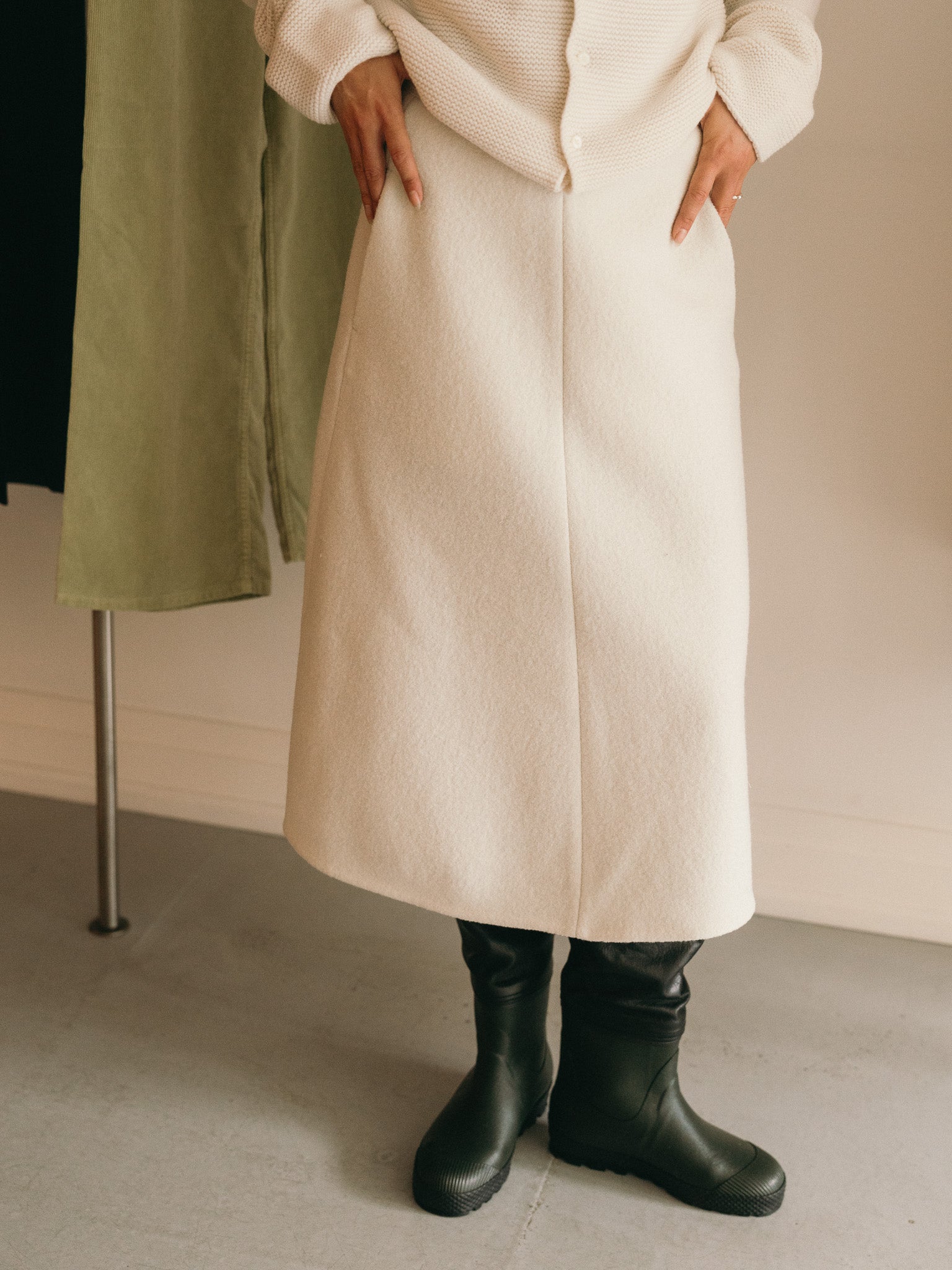 Walker Mid Skirt (White)