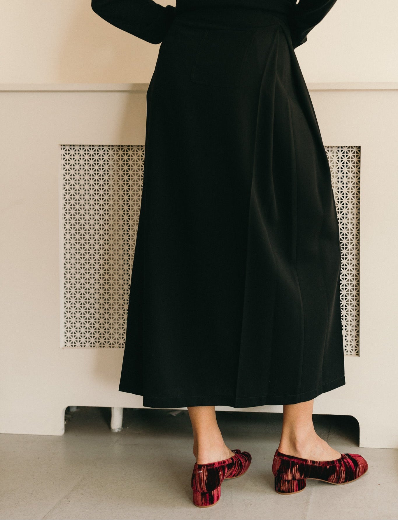 Pleated Long Skirt (Black)