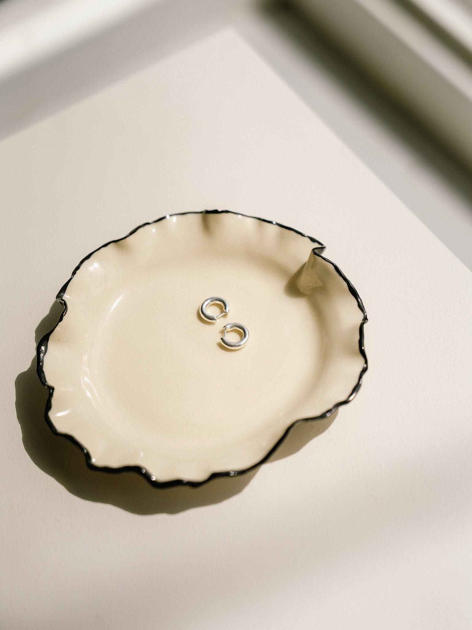 Almost Earrings Small (Polished Silver)